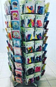 Espositore per palloncini da 56 tasche + 4 file per biglietti augurali